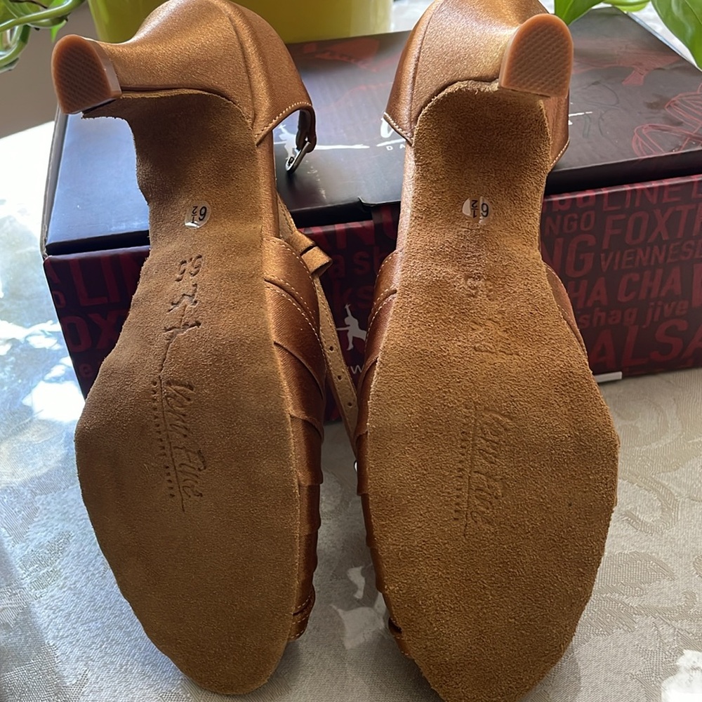 Very Fine Dance Women's Tan Brown Satin Latin Ballroom Salsa 2.5 heal size 6.5 - Picture 3 of 6